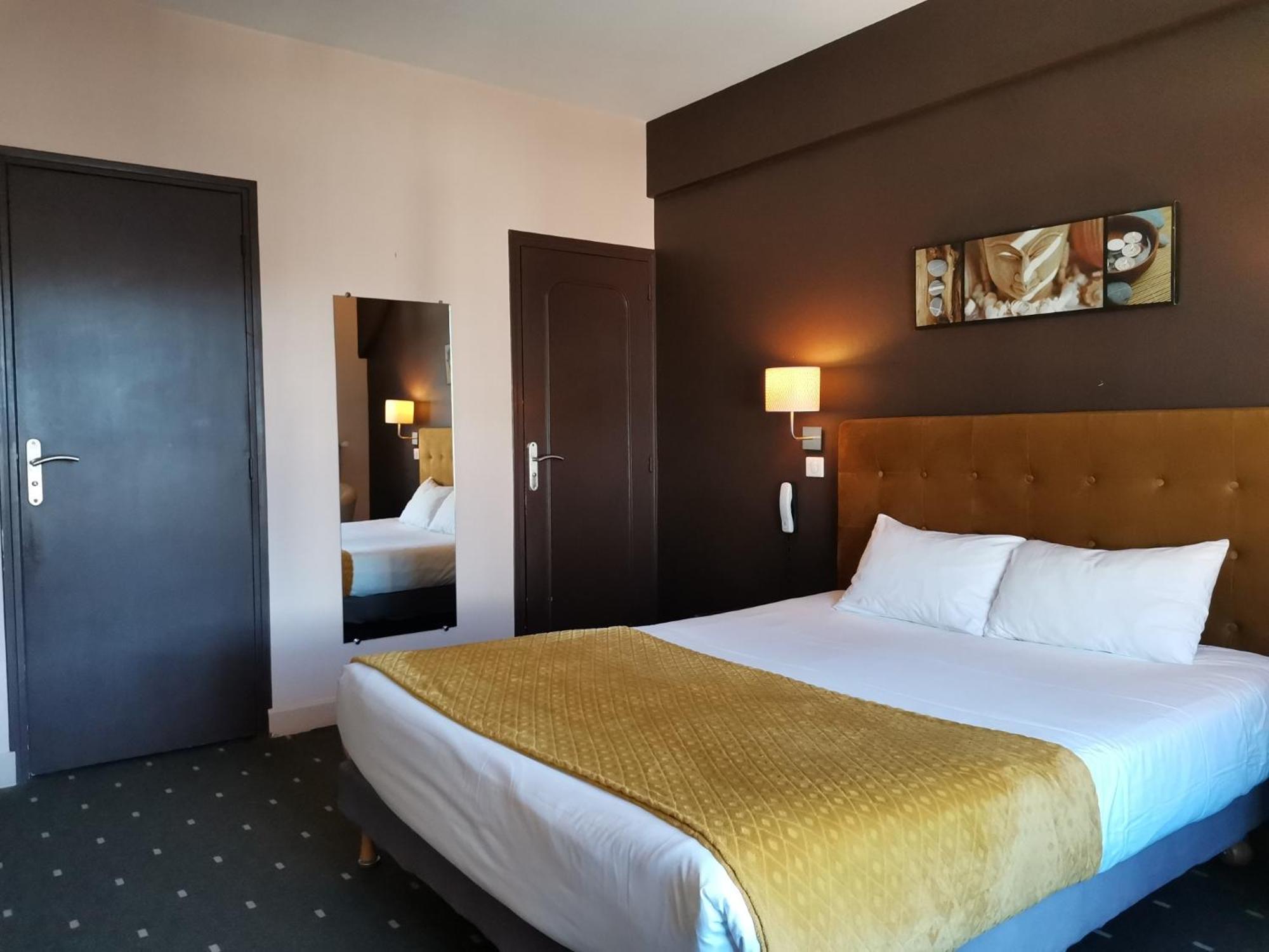 Logis Hotel Le Cerf ブリアール エクステリア 写真