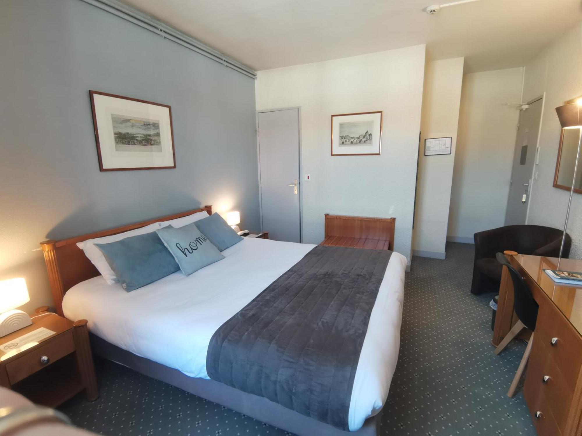 Logis Hotel Le Cerf ブリアール エクステリア 写真