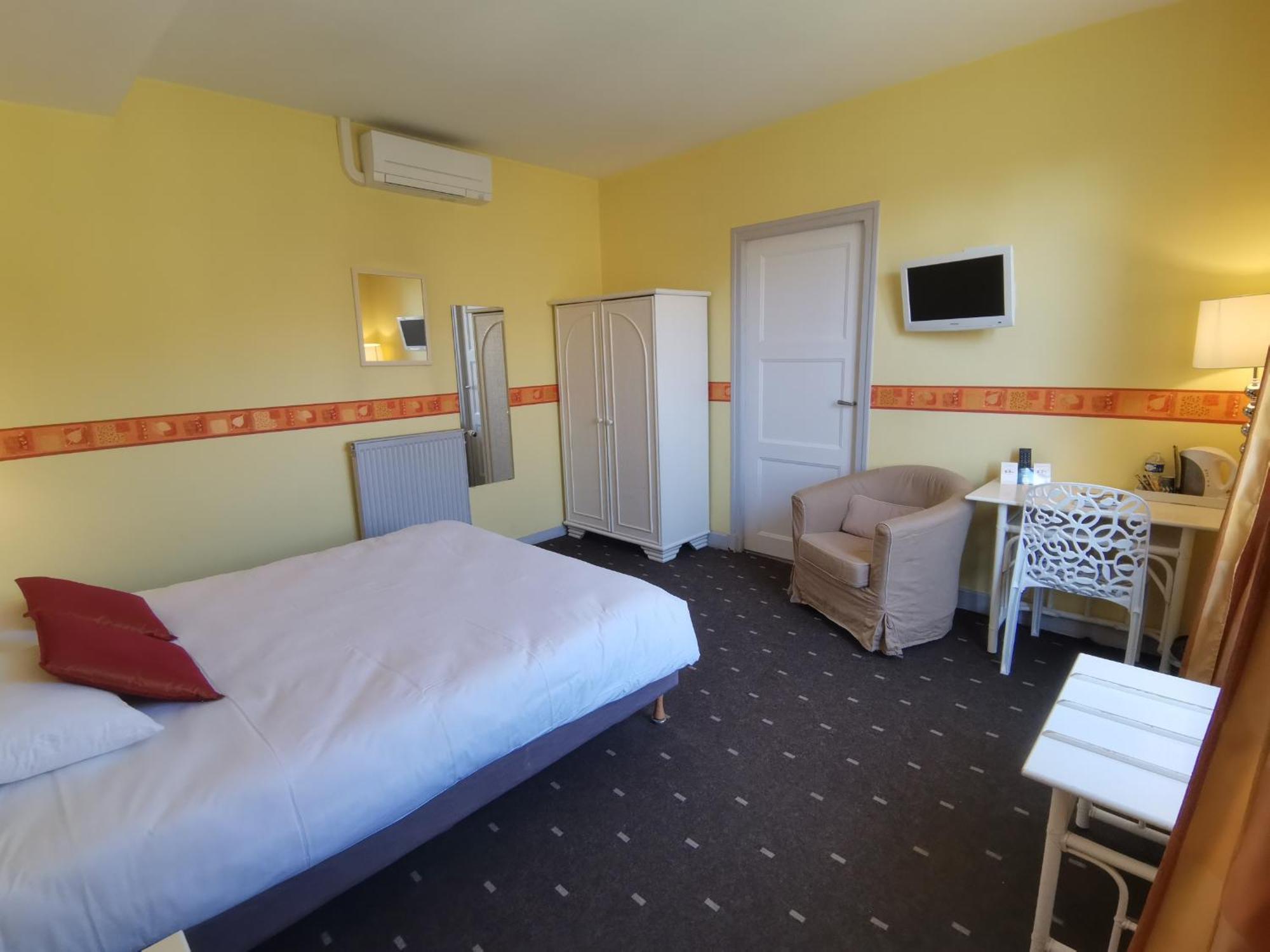 Logis Hotel Le Cerf ブリアール エクステリア 写真