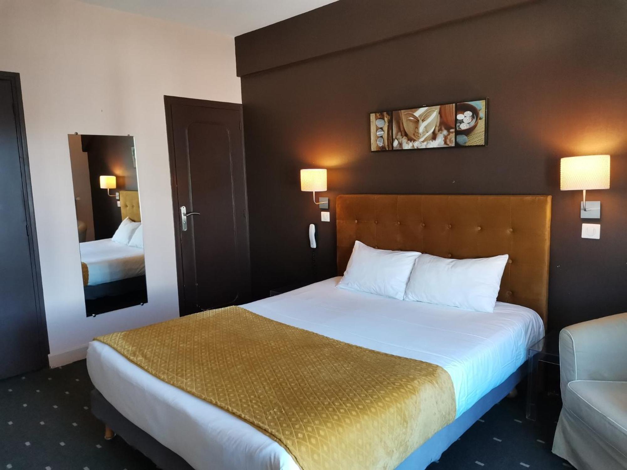 Logis Hotel Le Cerf ブリアール エクステリア 写真